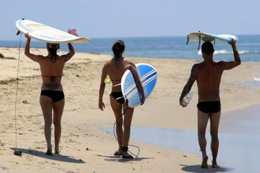 Hawaii Schools: Competitive Surfing